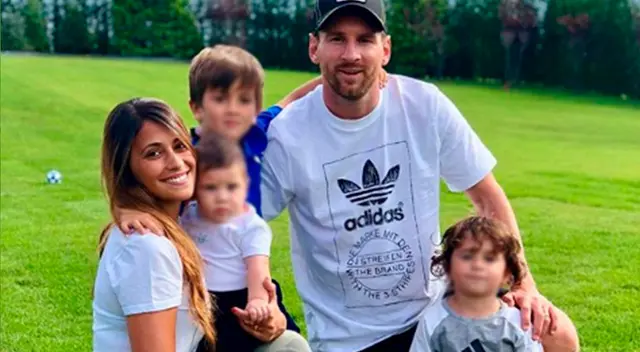 Lionel Messi junto a su esposa e hijos. Lionel Messi junto a su esposa e hijos.