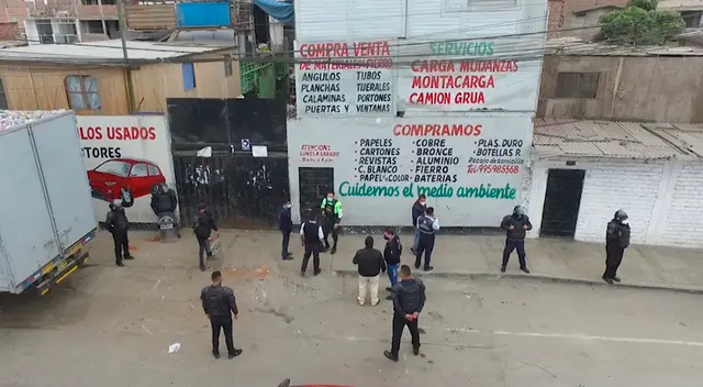 Clausuran y multan a centro de acopio en Surco.