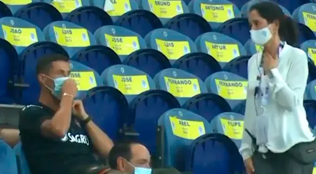 Cristiano Ronaldo se puso tardíamente la mascarilla.