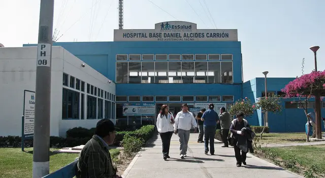 Pese a pedir licencia por la COVID-19, médicos habrían continuado laborando en clínicas privadas. Pese a pedir licencia por la COVID-19, médicos habrían continuado laborando en clínicas privadas.