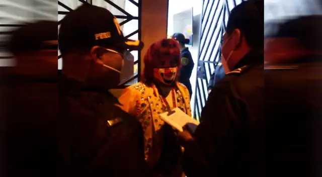 Las personas estaban reunidas en fiesta infantil sin respetar el distanciamiento social. Las personas estaban reunidas en fiesta infantil sin respetar el distanciamiento social.