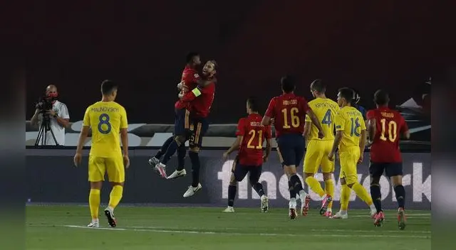 Ramos y Fati celebran la victoria ante Ucrania Ramos y Fati celebran la victoria ante Ucrania