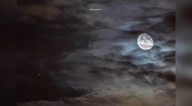 Conoce los detalles sobre este increíble fenómeno astronómico que se verá en Perú y en diversas partes del mundo. Aquí los horarios nocturnos para que no te pierdas el 'beso' entre la Luna y Marte.