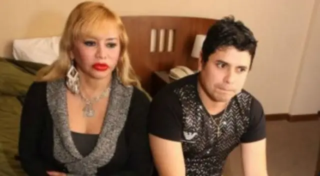 Susy Díaz pedirá garantías tras un audio donde se escucha a Andy V amenazarla por no querer firmarle el divorcio que ella quiere desde el 2012. Susy Díaz pedirá garantías tras un audio donde se escucha a Andy V amenazarla por no querer firmarle el divorcio que ella quiere desde el 2012.