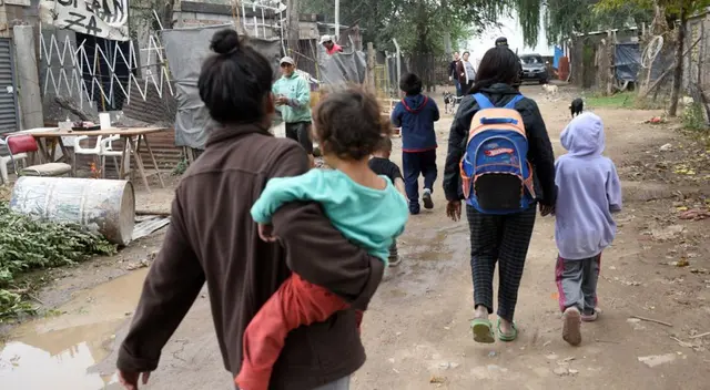 Este bono de 200 soles para niños y niñas llegará a 440 mil hogares en 1594 distritos a nivel nacional. Este bono de 200 soles para niños y niñas llegará a 440 mil hogares en 1594 distritos a nivel nacional.