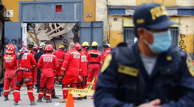 Familiares de albañil piden que lo rescaten y exigen que ingeniero de la obra se haga responsable. Familiares de albañil piden que lo rescaten y exigen que ingeniero de la obra se haga responsable.