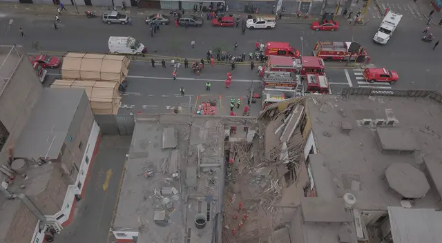 Familiares de albañil piden que lo rescaten y exigen que ingeniero de la obra se haga responsable. Familiares de albañil piden que lo rescaten y exigen que ingeniero de la obra se haga responsable.