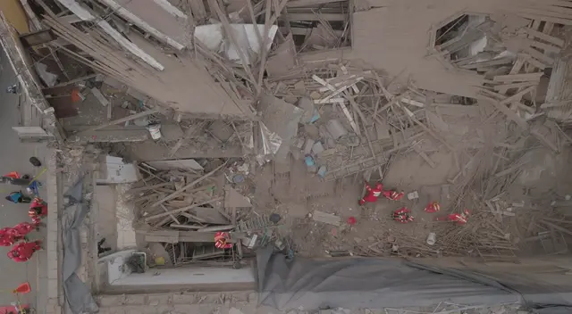 Familiares de albañil piden que lo rescaten y exigen que ingeniero de la obra se haga responsable. Familiares de albañil piden que lo rescaten y exigen que ingeniero de la obra se haga responsable.