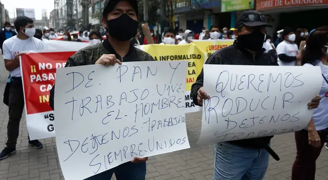 Comerciantes de Gamarra realizan plantón y exigen poder trabajar en sus galerías.