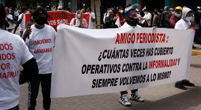 Comerciantes de Gamarra realizan plantón y exigen poder trabajar en sus galerías.