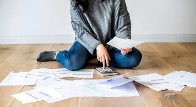 El reporte de deudas SBS muestra, de manera mensual, la relación de los créditos que has contratado con las empresas del sistema financiero, así como la calificación asignada por dichas entidades, en base a tu comportamiento de pago.