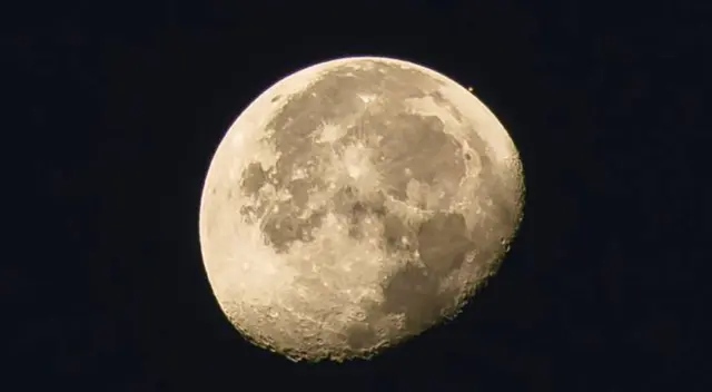 Imágenes del 'beso' entre Marte y la Luna fueron compartidas por miles de usuarios de diferentes partes del mundo Imágenes del 'beso' entre Marte y la Luna fueron compartidas por miles de usuarios de diferentes partes del mundo