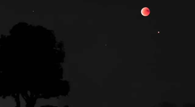 Imágenes del 'beso' entre Marte y la Luna fueron compartidas por miles de usuarios de diferentes partes del mundo. Imágenes del 'beso' entre Marte y la Luna fueron compartidas por miles de usuarios de diferentes partes del mundo.