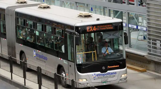 Horas antes, el Metropolitano suspendió la circulación de sus 21 rutas alimentadoras.