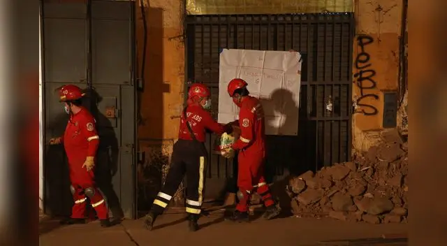 Bomberos hallan el cuerpo sin vida del albañil. Bomberos hallan el cuerpo sin vida del albañil.