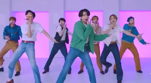 BTS presentó “Dynamite” para la academia de los Grammy, y sorprendieron a más de uno al usar cárdigans y chompas confeccionados en Perú. BTS presentó “Dynamite” para la academia de los Grammy, y sorprendieron a más de uno al usar cárdigans y chompas confeccionados en Perú.