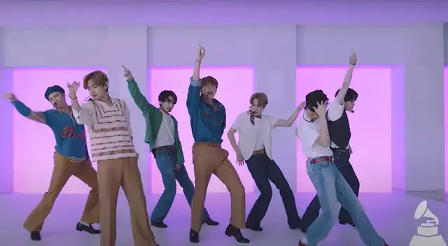BTS presentó “Dynamite” para la academia de los Grammy, y sorprendieron a más de uno al usar cárdigans y chompas confeccionados en Perú. BTS presentó “Dynamite” para la academia de los Grammy, y sorprendieron a más de uno al usar cárdigans y chompas confeccionados en Perú.