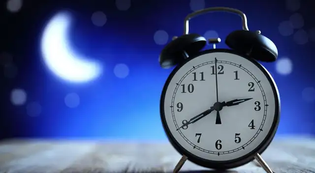 Se denomina reloj biológico al mecanismo interno de un ser vivo que le permite contar con una orientación temporal. Se denomina reloj biológico al mecanismo interno de un ser vivo que le permite contar con una orientación temporal.