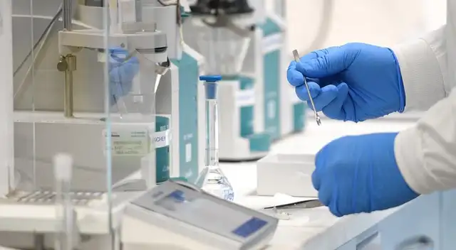 Vacuna de Oxford contra el coronavirus está en su fase 3.