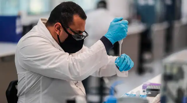 Vacuna de Oxford contra el coronavirus está en su fase 3.