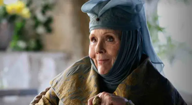La conocida 'Olenna Tyrell' de Game of Thrones, Diana Rigg, falleció esta mañana en su casa, en compañía de su familia. La conocida 'Olenna Tyrell' de Game of Thrones, Diana Rigg, falleció esta mañana en su casa, en compañía de su familia.