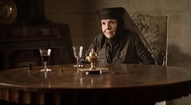 La conocida 'Olenna Tyrell' de Game of Thrones, Diana Rigg, falleció esta mañana en su casa, en compañía de su familia. La conocida 'Olenna Tyrell' de Game of Thrones, Diana Rigg, falleció esta mañana en su casa, en compañía de su familia.