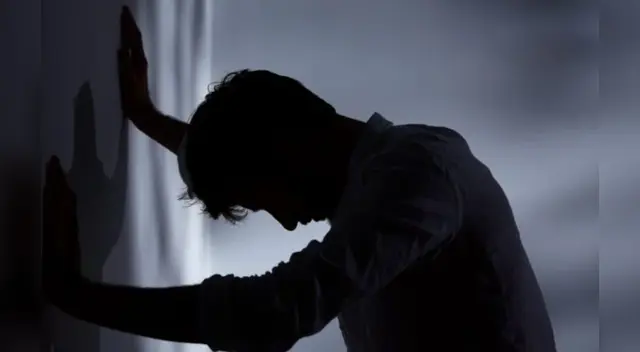 El suicidio es la tercera causa de muerte para los jóvenes de edades comprendidas entre los 15 y los 19 años. El suicidio es la tercera causa de muerte para los jóvenes de edades comprendidas entre los 15 y los 19 años.