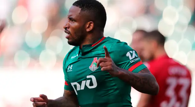 Jefferson Farfán causa polémica redes sociales. Jefferson Farfán causa polémica redes sociales.