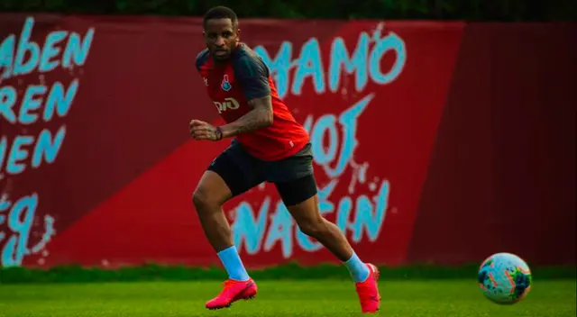 Jefferson Farfán causa polémica redes sociales. Jefferson Farfán causa polémica redes sociales.