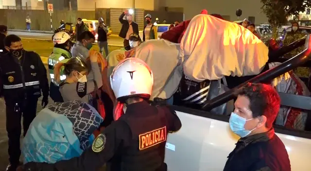 Habían acondicionado habitaciones en un departamento. Habían acondicionado habitaciones en un departamento.