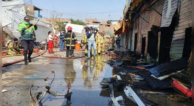 incendio deja en cenizas más de 14 puestos del mercado incendio deja en cenizas más de 14 puestos del mercado