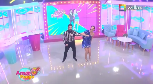 Rodrigo González y Gigi Mitre estrenaron su nuevo programa Amor y fuego por Willax Televisión tras un año alejados de la pantalla chica. Rodrigo González y Gigi Mitre estrenaron su nuevo programa Amor y fuego por Willax Televisión tras un año alejados de la pantalla chica.