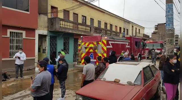 niños jugaban con pirotécnicos y terminan quemando su casa niños jugaban con pirotécnicos y terminan quemando su casa