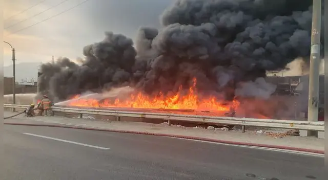 incendio de grandes proporciones se registra en El Agustino.