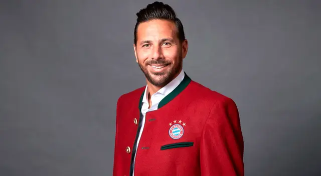 Claudio Pizarro le dijo sí al Bayern Múnich y será embajador. Claudio Pizarro le dijo sí al Bayern Múnich y será embajador.