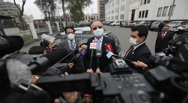 Edgar Alarcón marca distancia de Karem Roca, y dice que solo le recomendó que contrate otros abogados. Edgar Alarcón marca distancia de Karem Roca, y dice que solo le recomendó que contrate otros abogados.