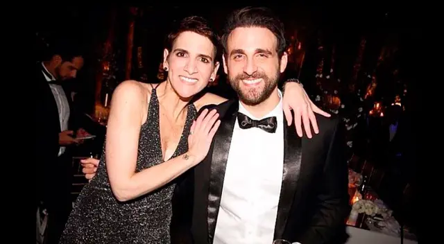 Rodrigo González y Gigi Mitre estrenaron su nuevo programa Amor y fuego por Willax Televisión tras un año alejados de la pantalla chica. Rodrigo González y Gigi Mitre estrenaron su nuevo programa Amor y fuego por Willax Televisión tras un año alejados de la pantalla chica.