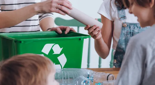 Reciclar es darle una nueva vida a los objetos, aprendo cómo hacerlo. Reciclar es darle una nueva vida a los objetos, aprendo cómo hacerlo.