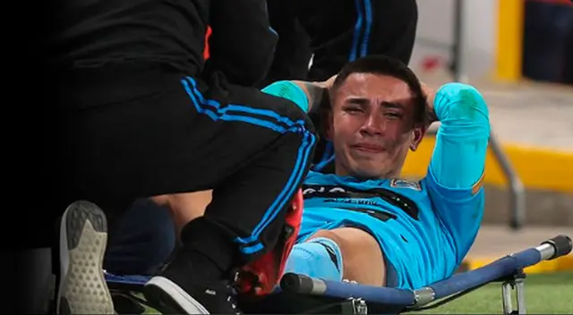 Jean Deza salió lesionado del partido. Jean Deza salió lesionado del partido.