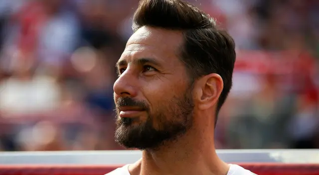 Claudio Pizarro opinó sobre la falta de peruanos en el extranjero.