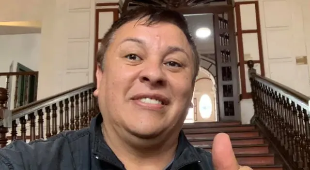 El wasap de JB muestra avance de parodia sobre Richard Swing con nueva mascarilla