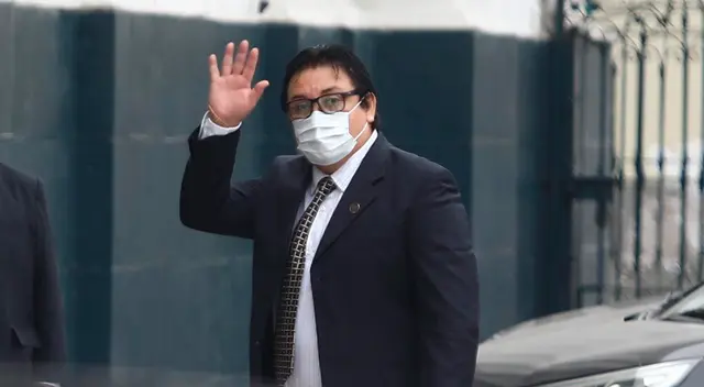 El wasap de JB muestra avance de parodia sobre Richard Swing con nueva mascarilla