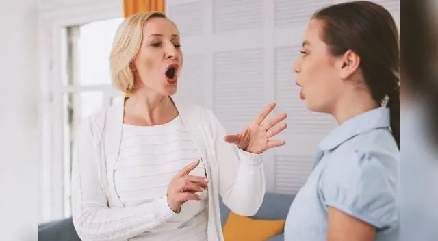 Mantenga la calma y registre la hora del inicio de los síntomas.