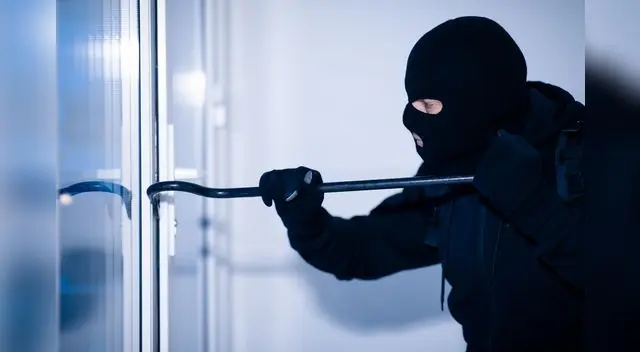 Es recomendable no mantener grandes sumas de efectivo en el local.