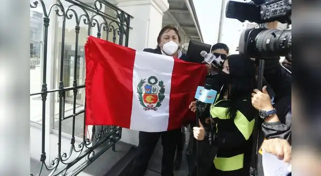 Richard Swing deja carta notarial en el Congreso para Daniel Urresti Richard Swing deja carta notarial en el Congreso para Daniel Urresti