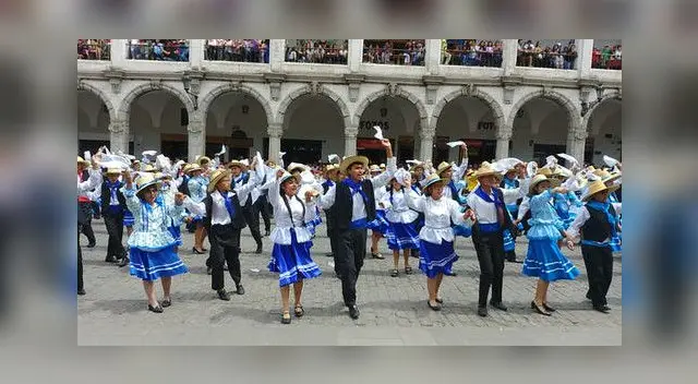 El carnaval en Arequipa es una tradición imperdible para sus ciudadanos.