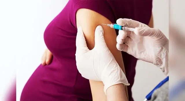 Vacunando a la mujer embarazada en se puede prevenir esta enfermedad en el recién nacido y lactante.