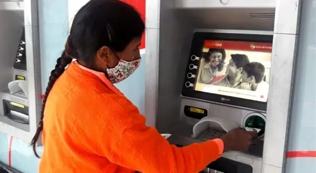 Cada bono tiene diferentes padrones de beneficiarios y se entrega S/760 a los trabajadores independientes, a peruanos de pobreza y extrema pobreza, a ciudadanos de zonas rurales y zonas urbanas. Cada bono tiene diferentes padrones de beneficiarios y se entrega S/760 a los trabajadores independientes, a peruanos de pobreza y extrema pobreza, a ciudadanos de zonas rurales y zonas urbanas.