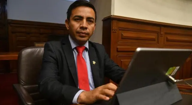 El presidente de la Comisión de Ética fue el único de su bancada que voto a favor de la vacancia presidencial.