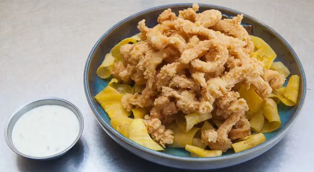 Hoy aprende a preparar un delicioso chicharrón de pota con la receta económica que te mostramos en esta nota. Hoy aprende a preparar un delicioso chicharrón de pota con la receta económica que te mostramos en esta nota.